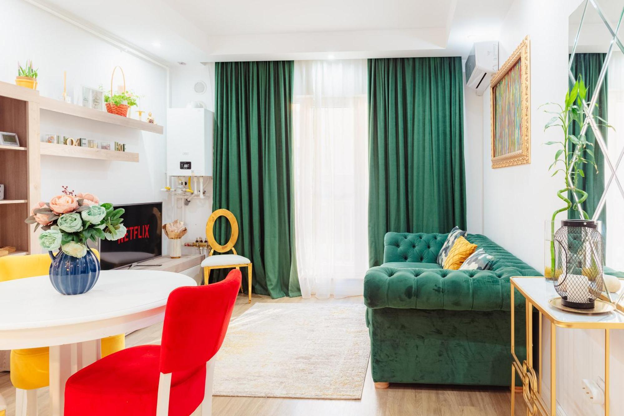Emerald Apartment *